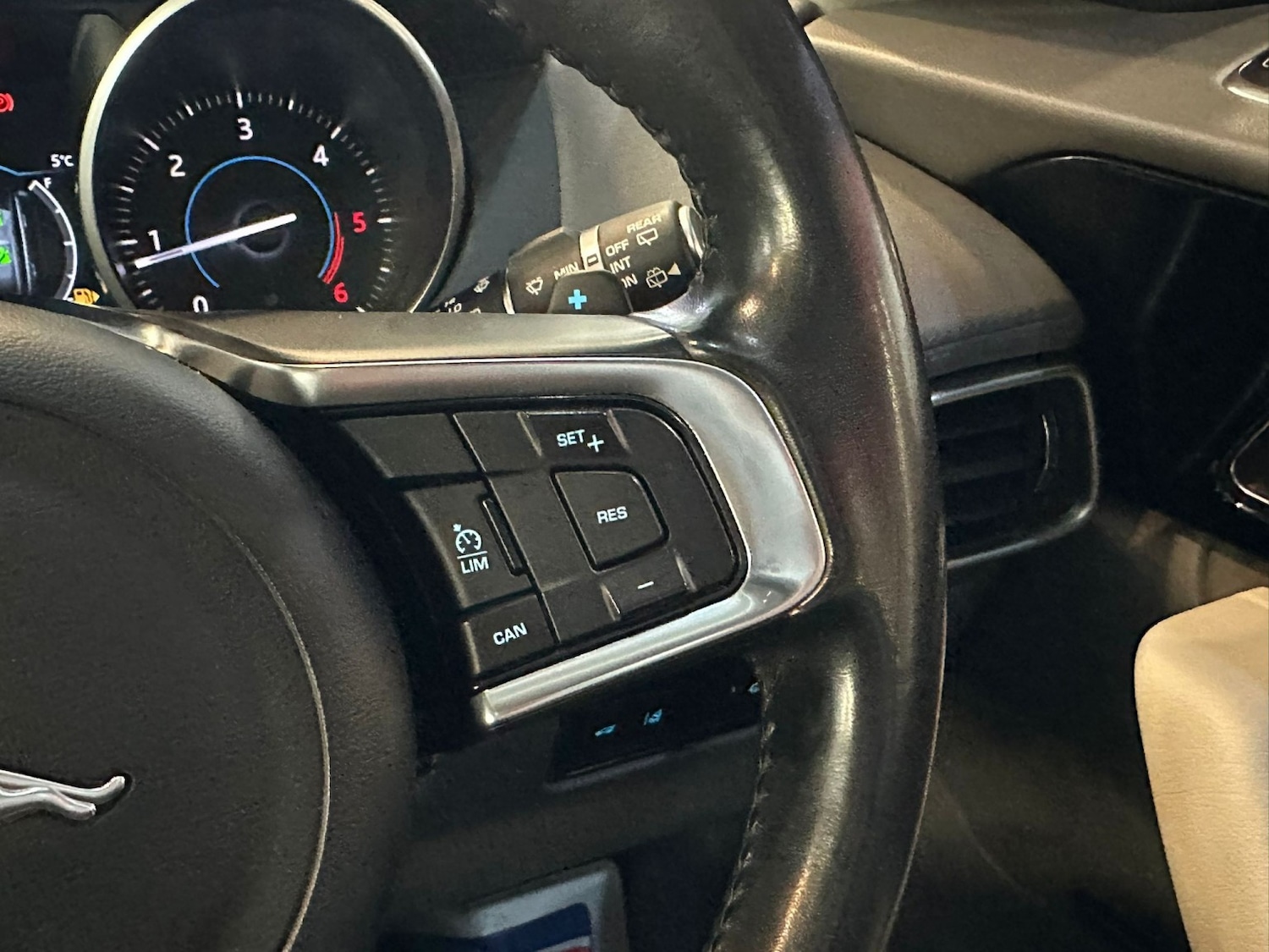 Used Jaguar F-Pace 2017 for sale - 77233783: Photo 27