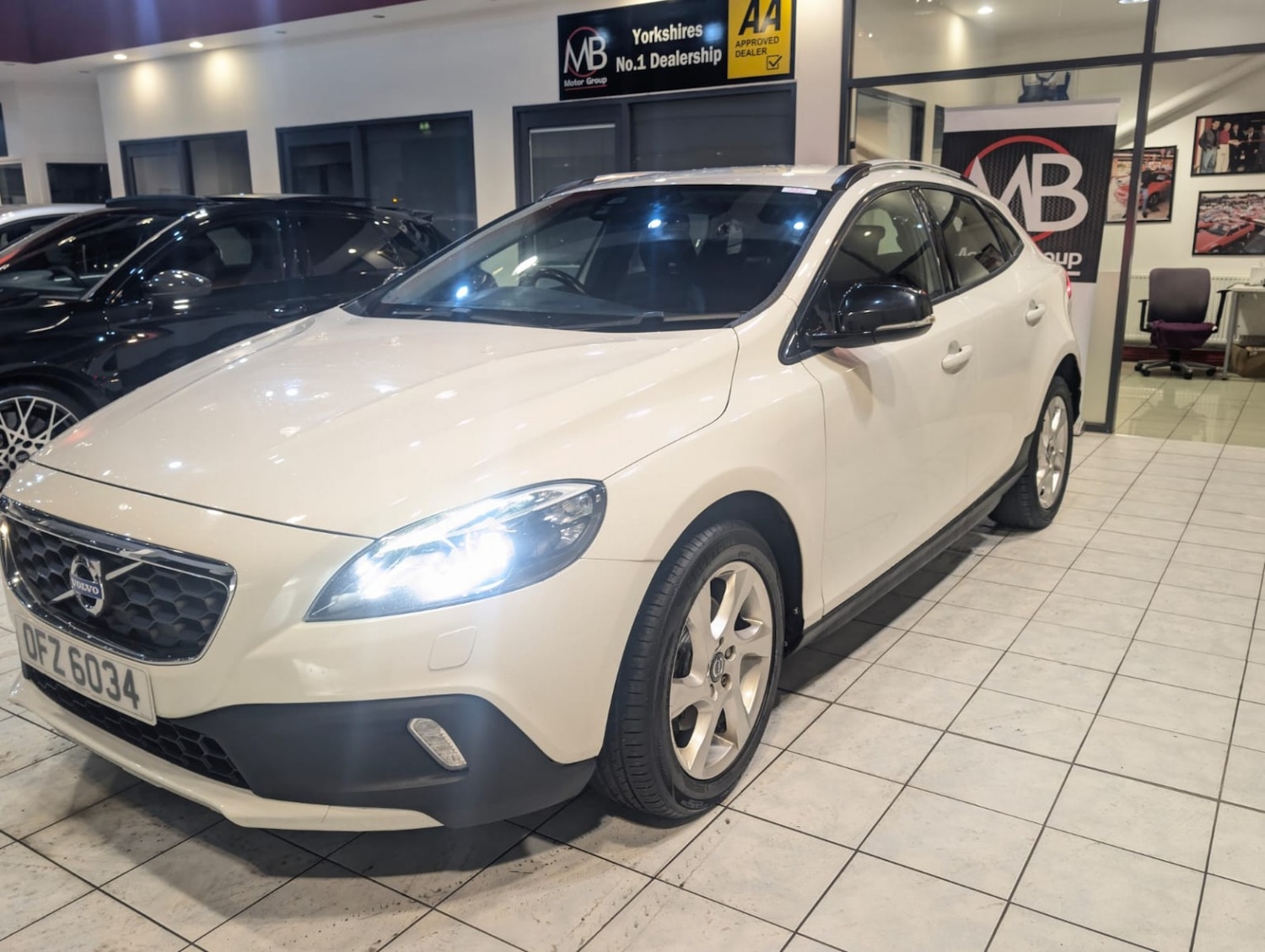 Used Volvo V40 Cross Country 2013 for sale - 77595230: Photo 5