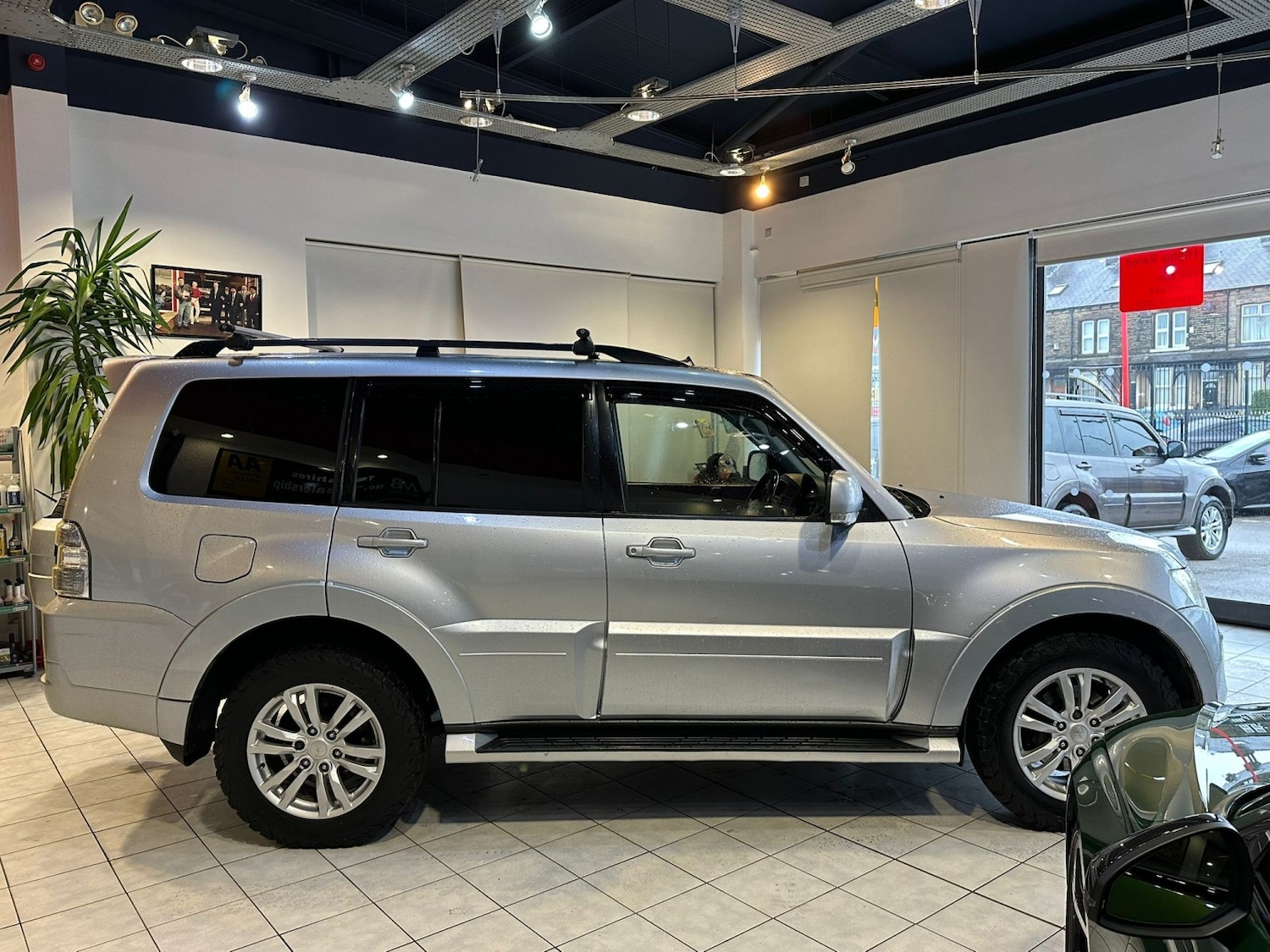 Used Mitsubishi Shogun 2012 for sale - 77303744: Photo 8