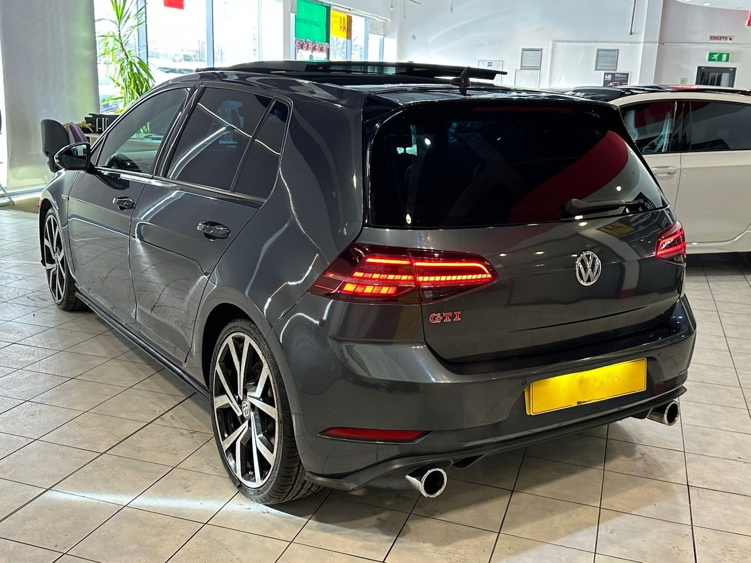 Used Volkswagen Golf 2018 for sale - 77609976: Photo 4