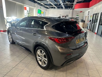 Used Infiniti Q30 2017 for sale - 75550303: Photo