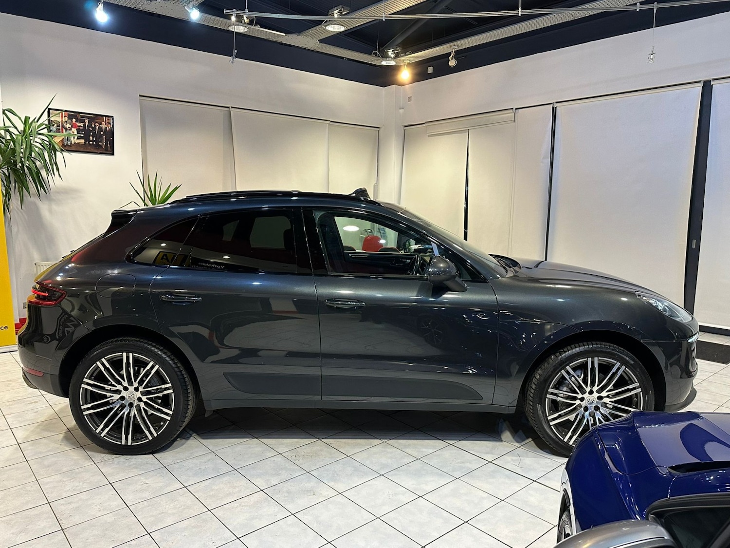 Used Porsche Macan 2017 for sale - 77189337: Photo 11