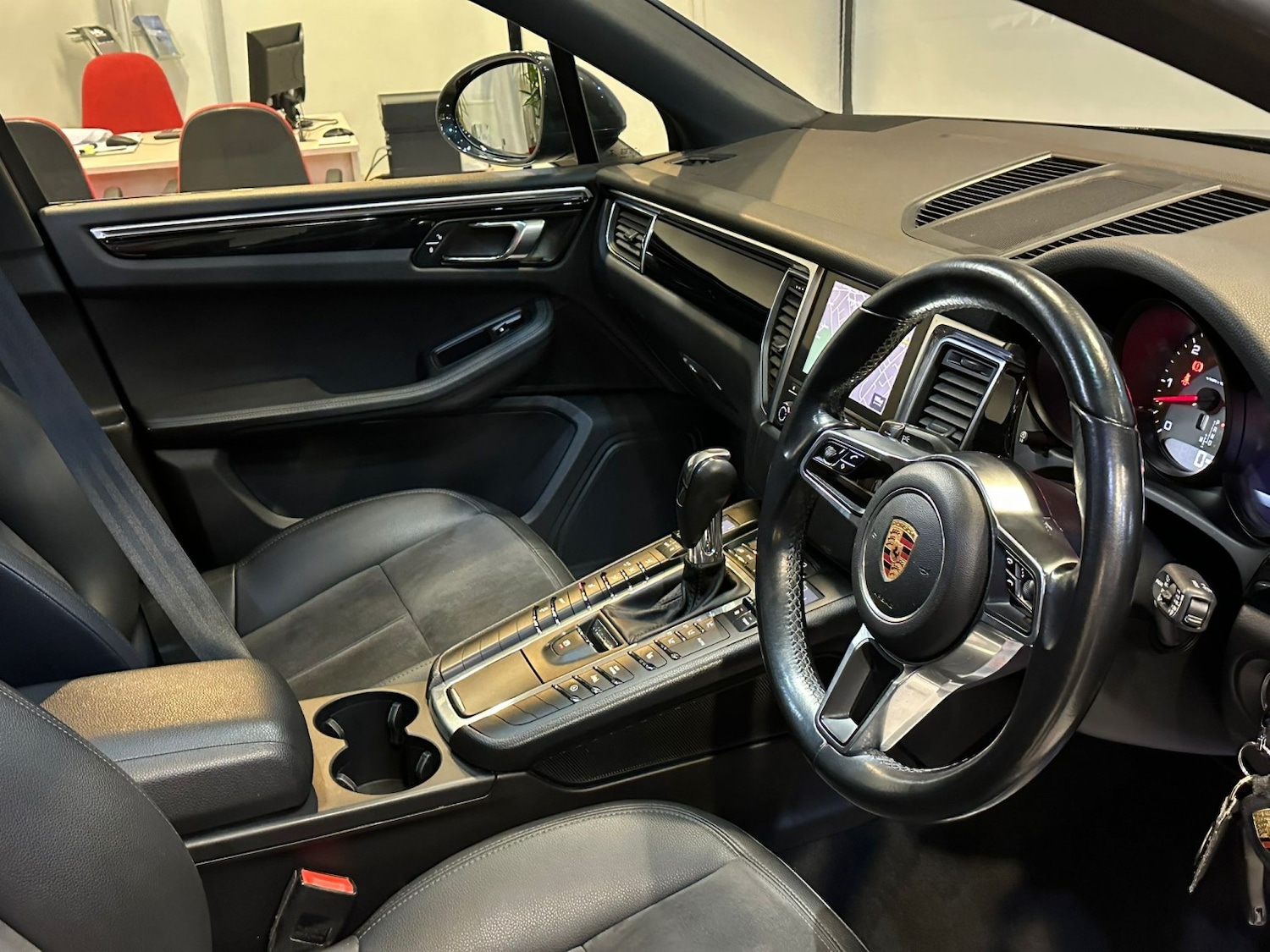 Used Porsche Macan 2017 for sale - 77189337: Photo 16