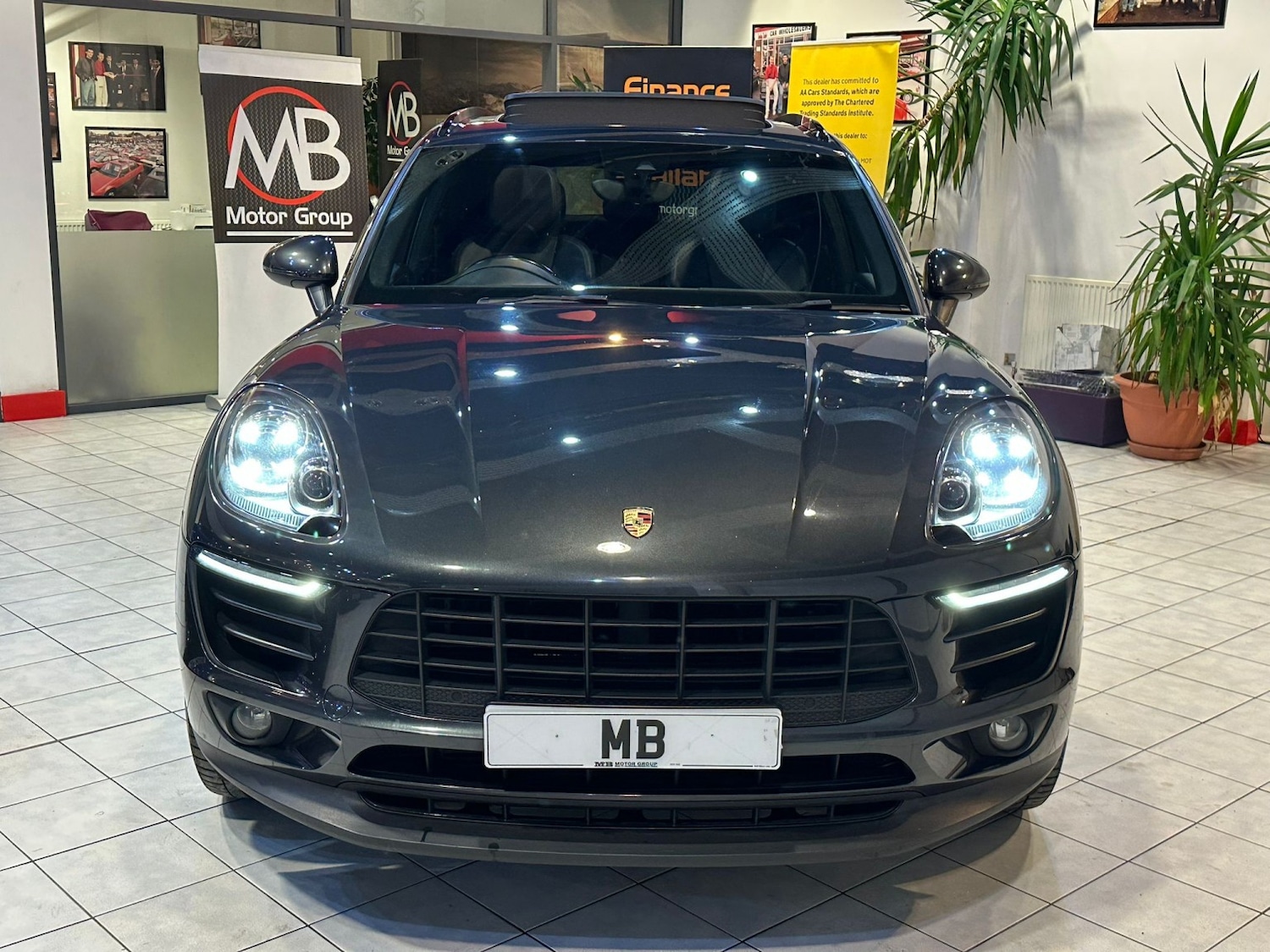 Used Porsche Macan 2017 for sale - 77189337: Photo 2