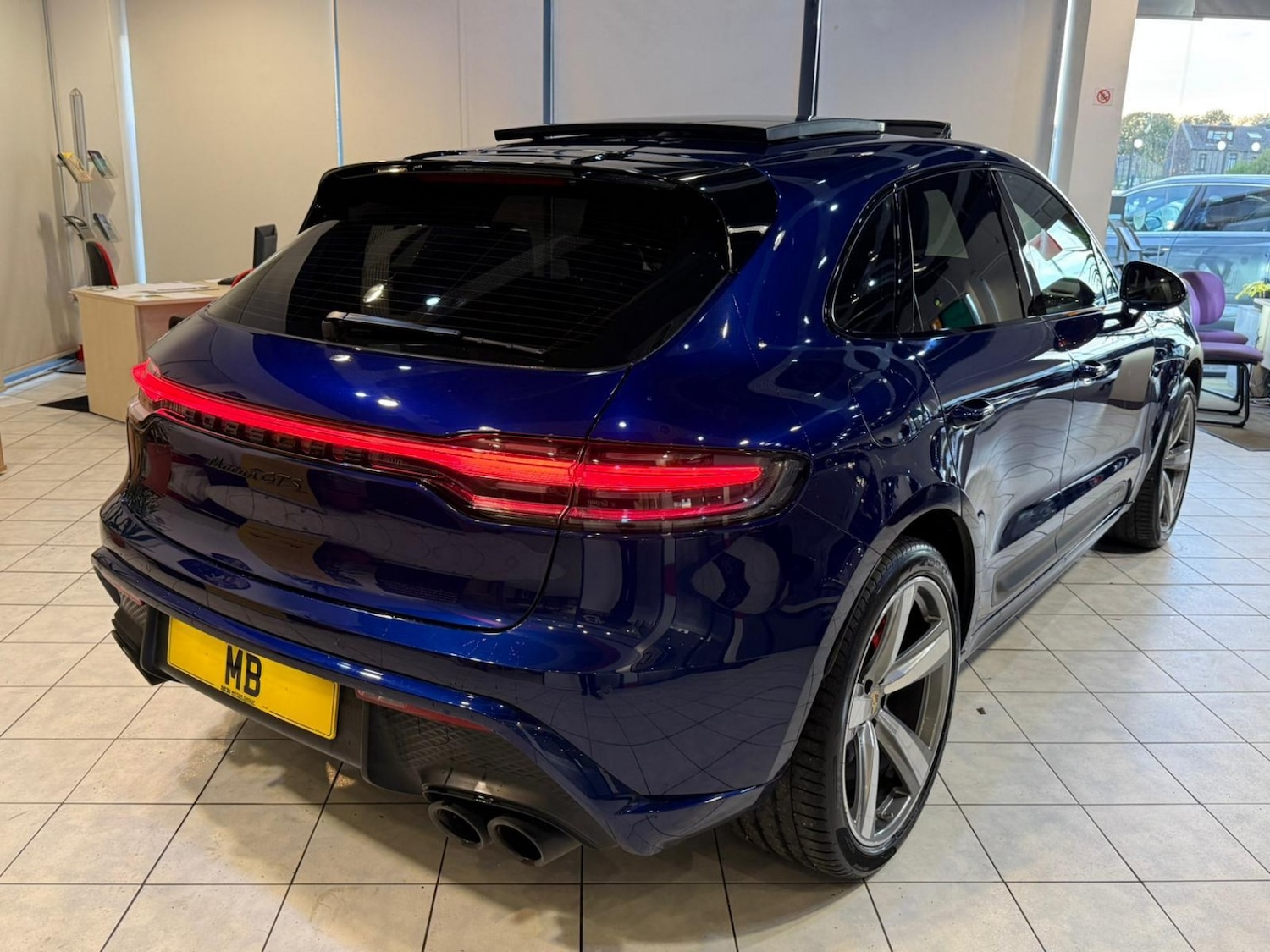 Used Porsche Macan 2023 for sale - 76358122: Photo 10