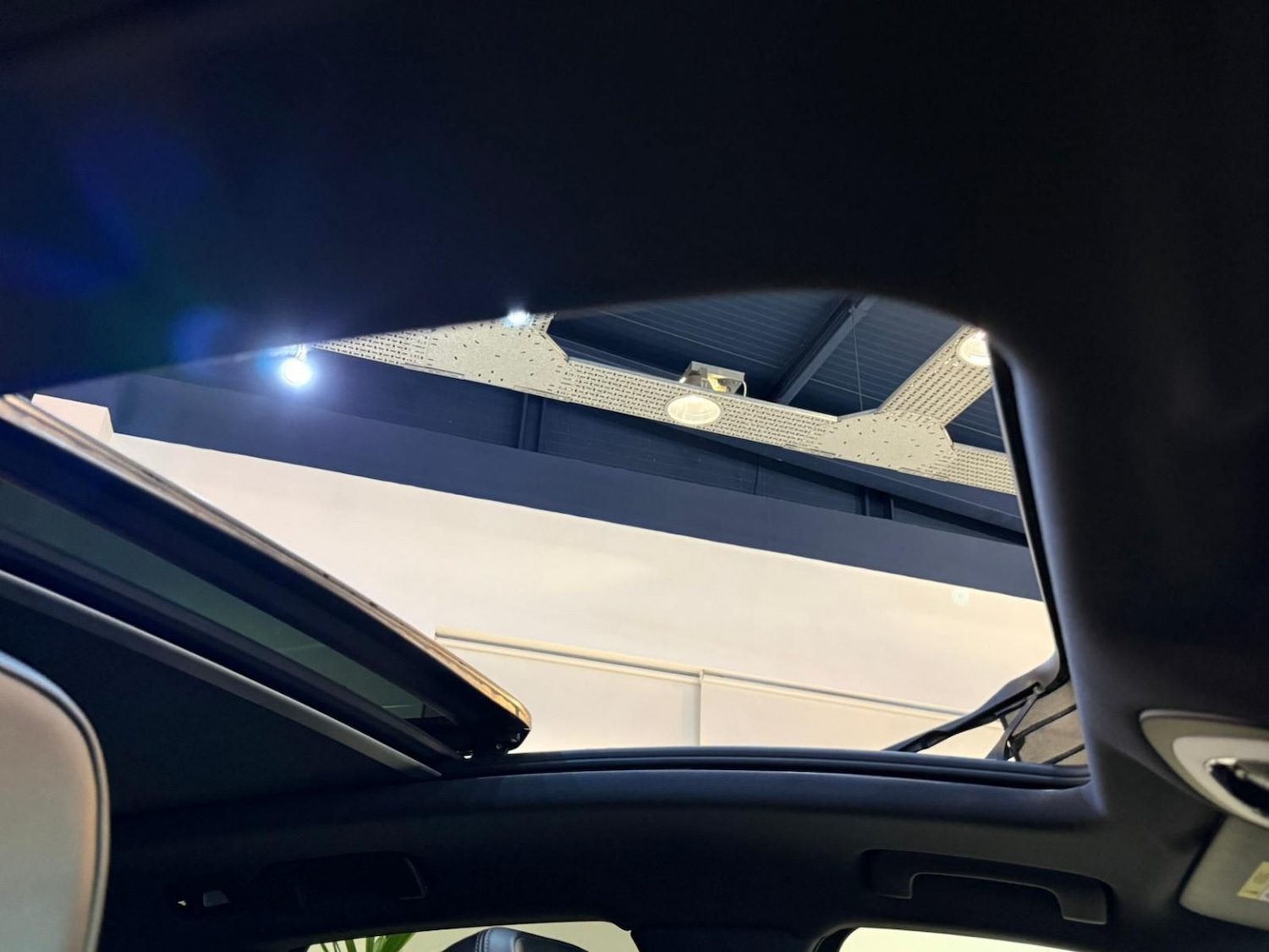 Used Porsche Macan 2023 for sale - 76358122: Photo 13