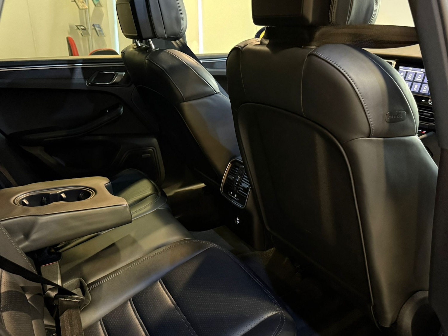 Used Porsche Macan 2023 for sale - 76358122: Photo 15