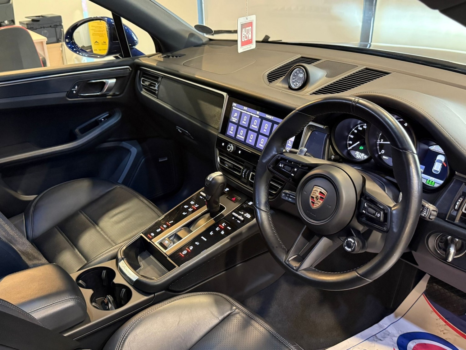 Used Porsche Macan 2023 for sale - 76358122: Photo 17