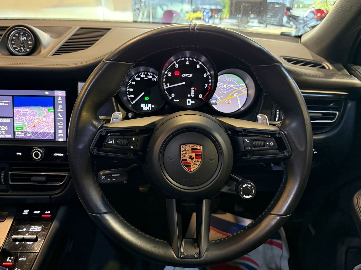 Used Porsche Macan 2023 for sale - 76358122: Photo 18