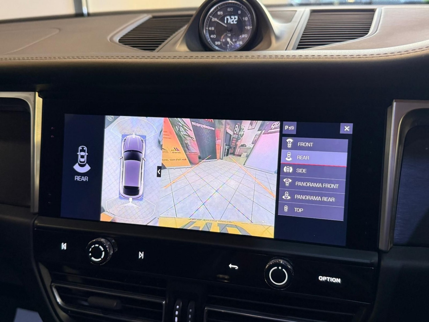 Used Porsche Macan 2023 for sale - 76358122: Photo 19