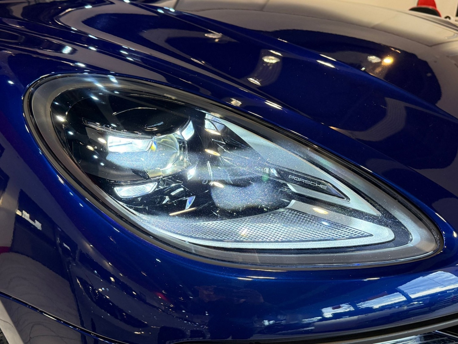 Used Porsche Macan 2023 for sale - 76358122: Photo 3