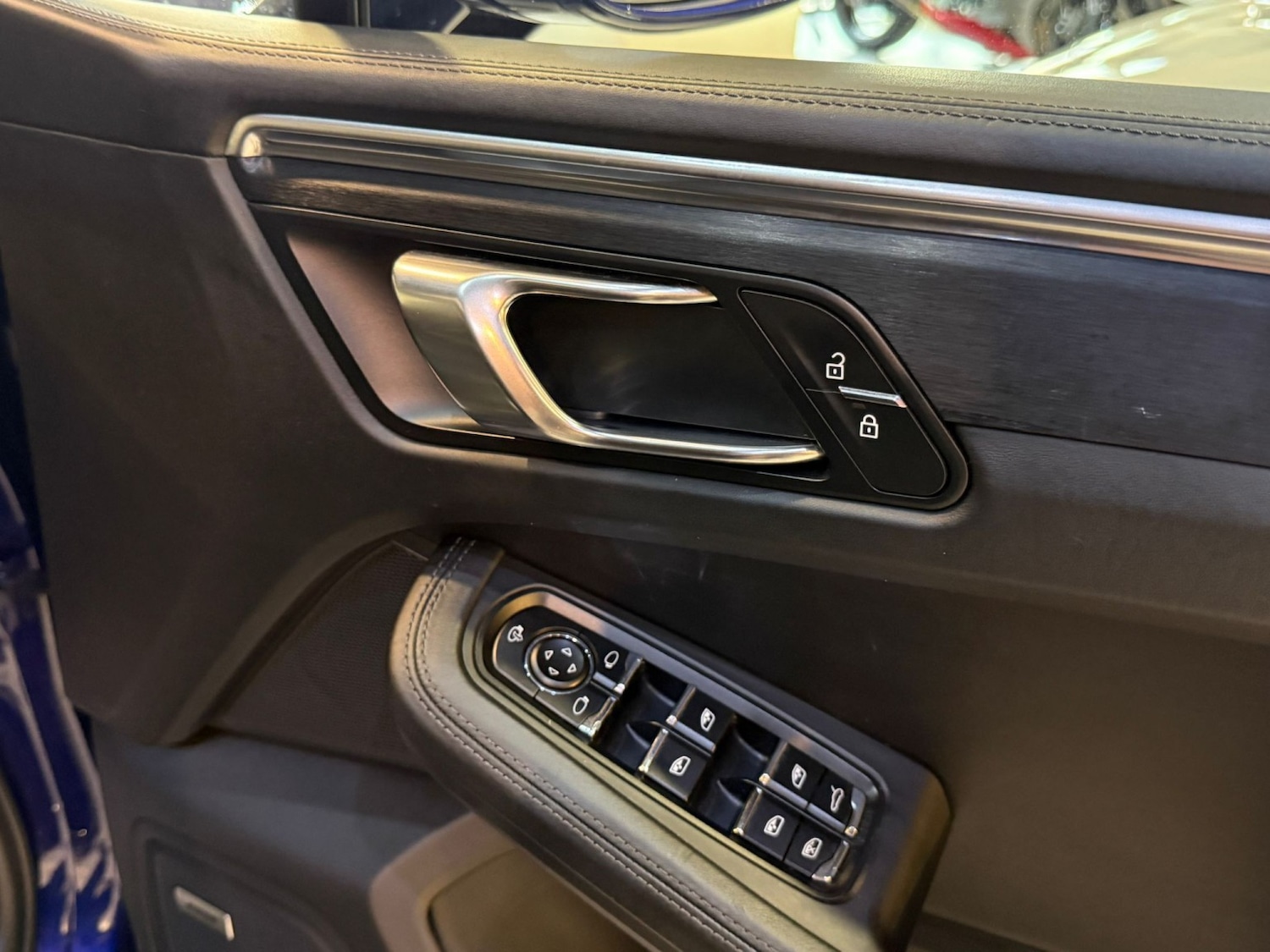 Used Porsche Macan 2023 for sale - 76358122: Photo 35