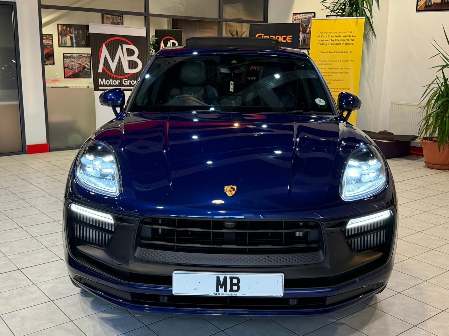 Used Porsche Macan 2023 for sale - 76358122: Photo 4