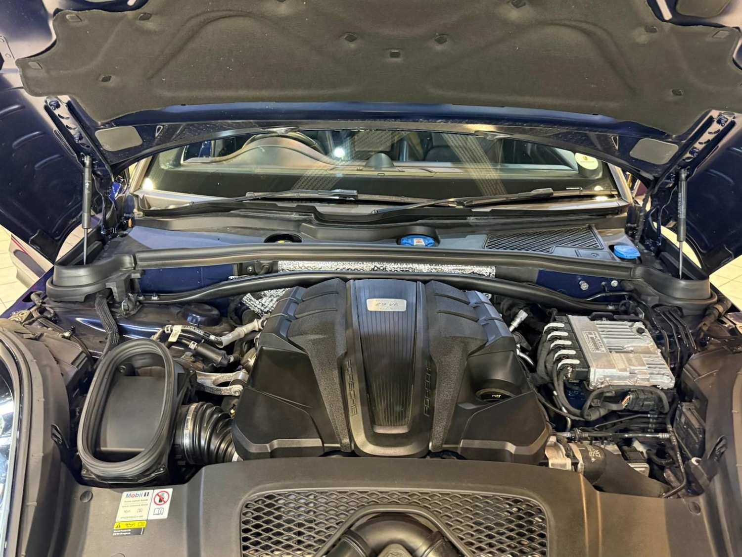 Used Porsche Macan 2023 for sale - 76358122: Photo 43