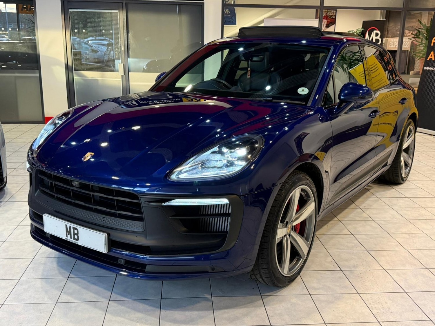 Used Porsche Macan 2023 for sale - 76358122: Photo 5