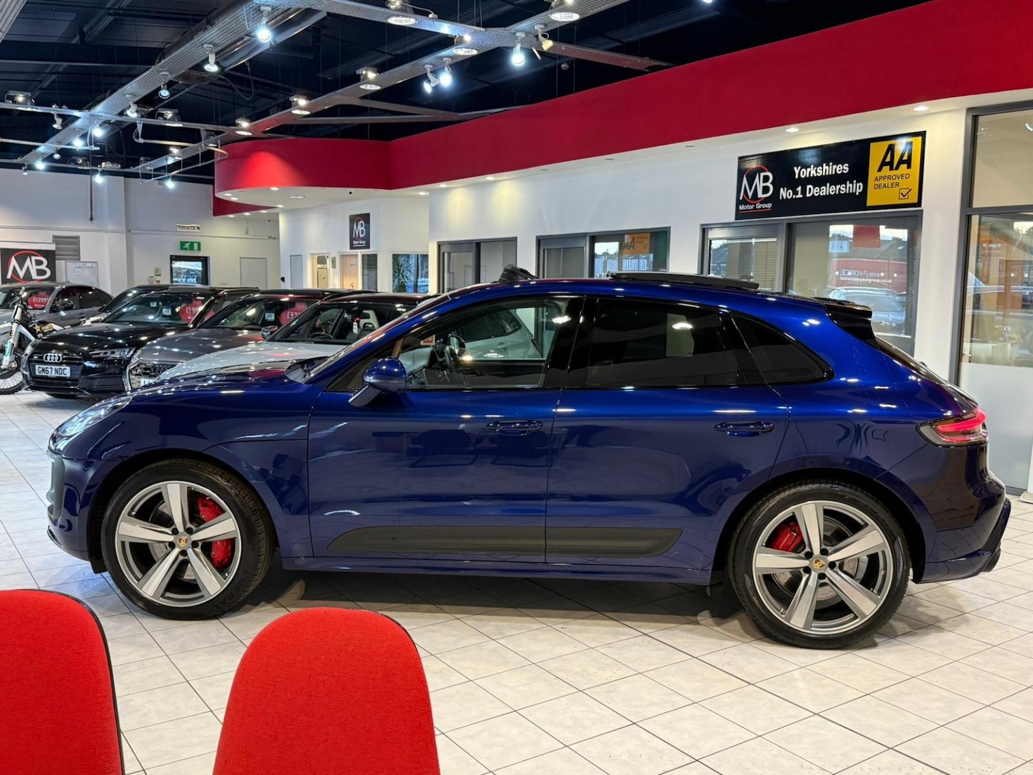 Used Porsche Macan 2023 for sale - 76358122: Photo 6