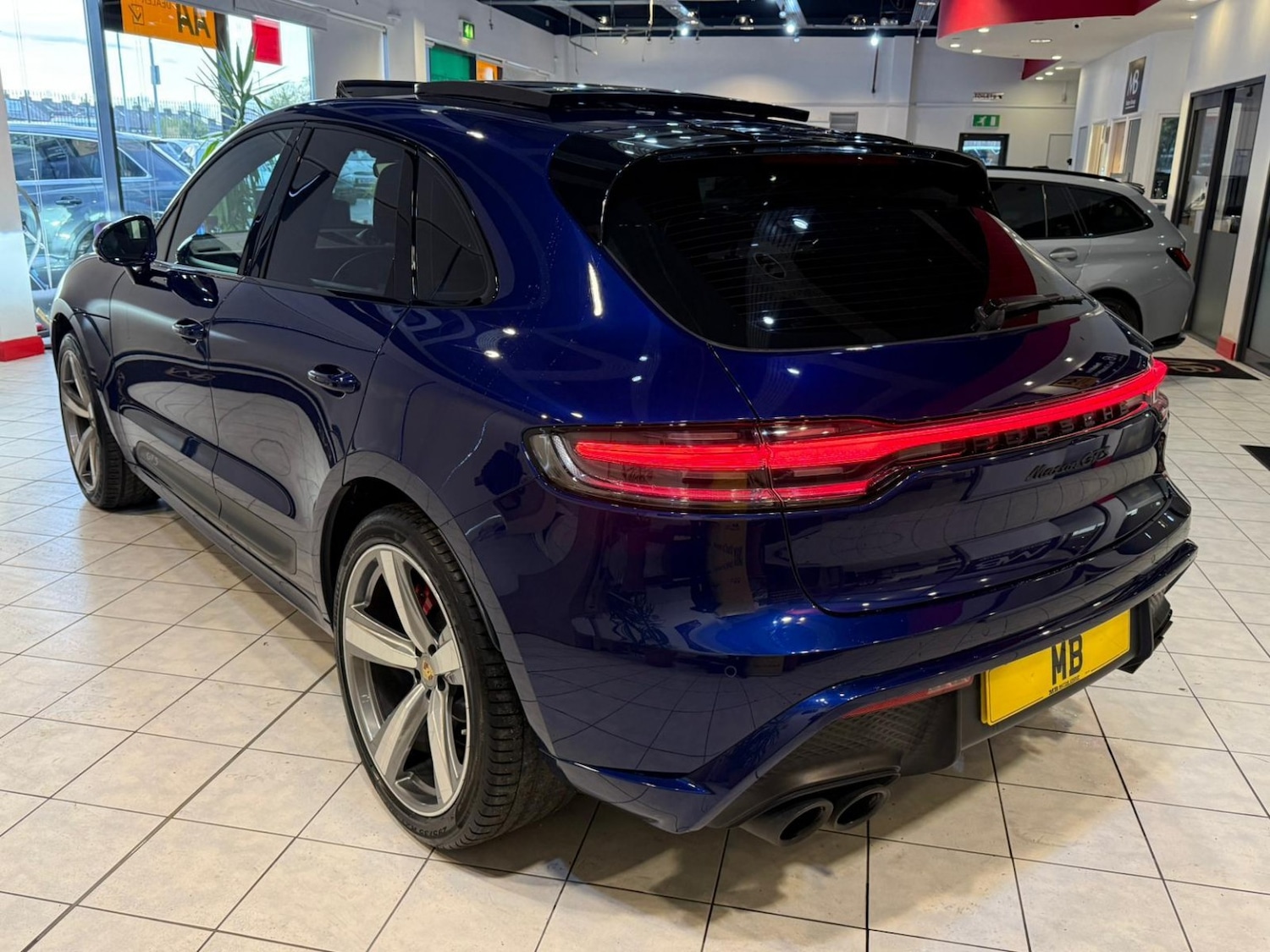 Used Porsche Macan 2023 for sale - 76358122: Photo 7