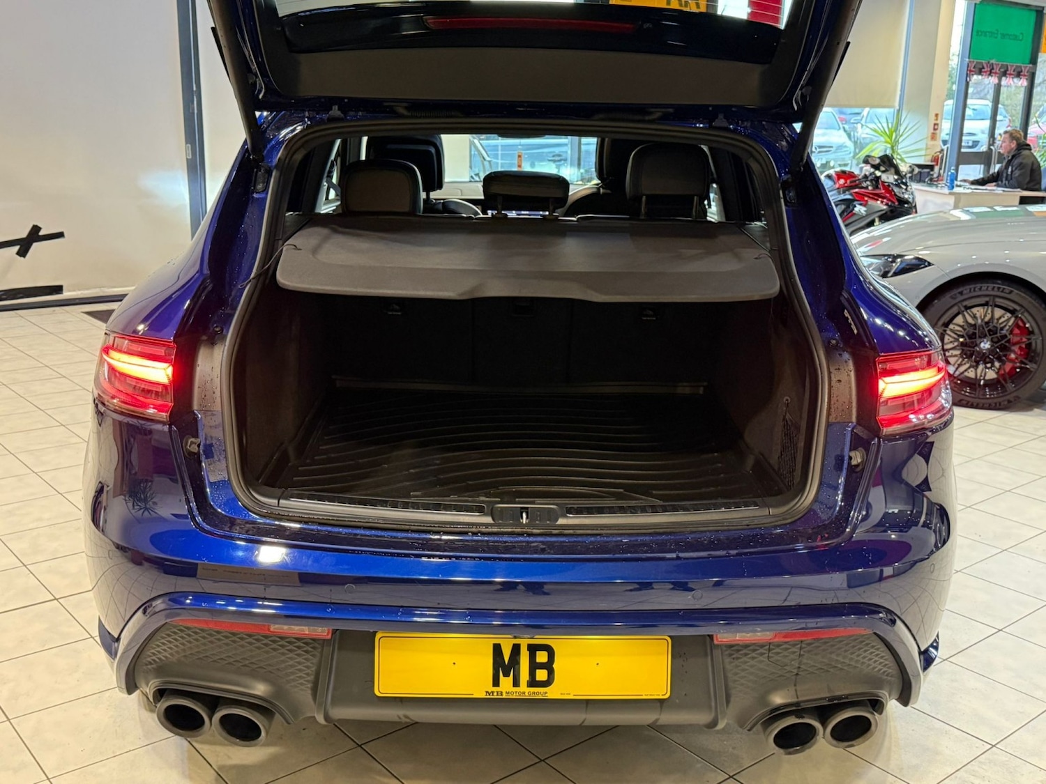 Used Porsche Macan 2023 for sale - 76358122: Photo 9