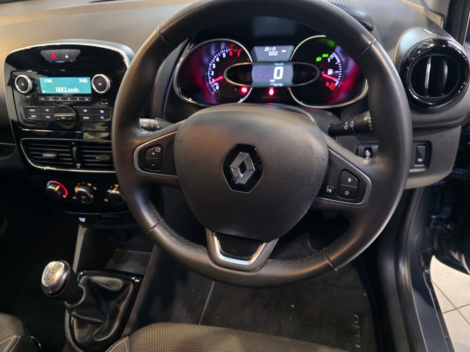 Used Renault Clio 2018 for sale - 76741287: Photo 19