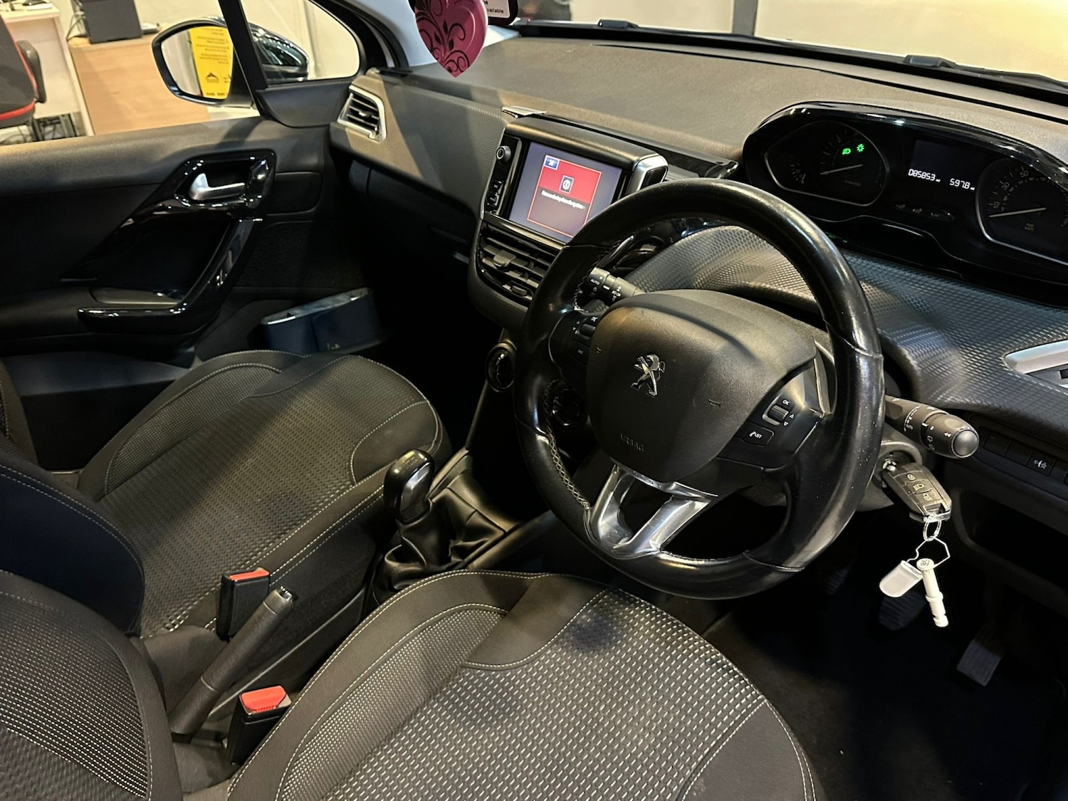 Used Peugeot 208 2017 for sale - 77084260: Photo 15