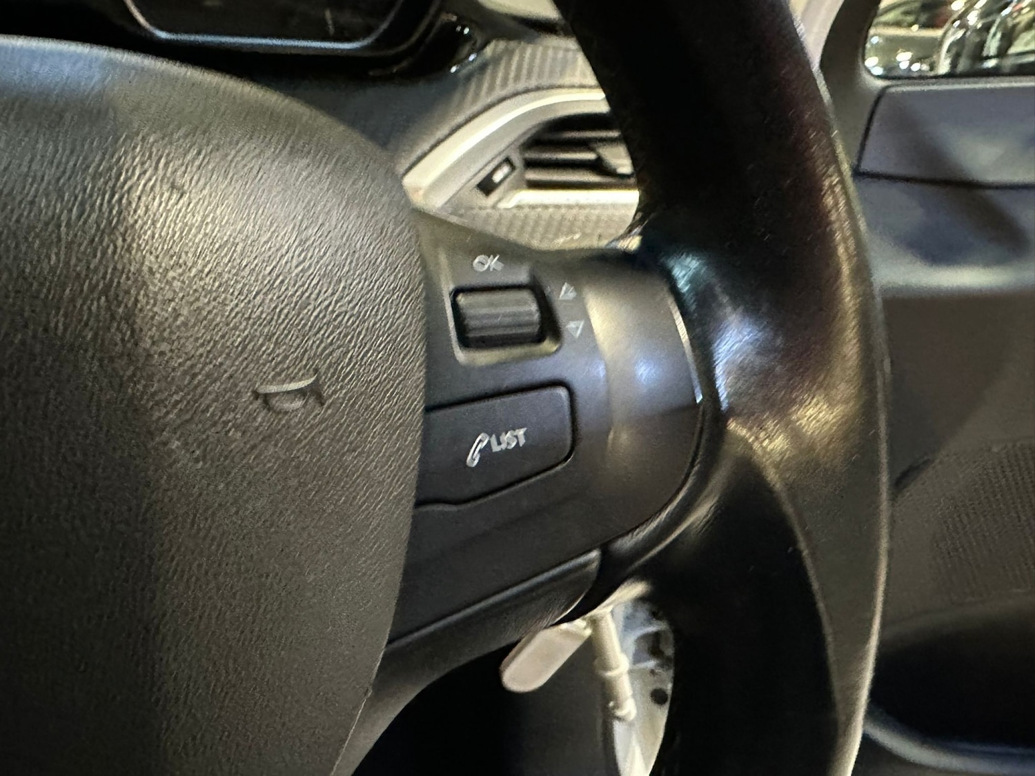 Used Peugeot 208 2017 for sale - 77084260: Photo 22