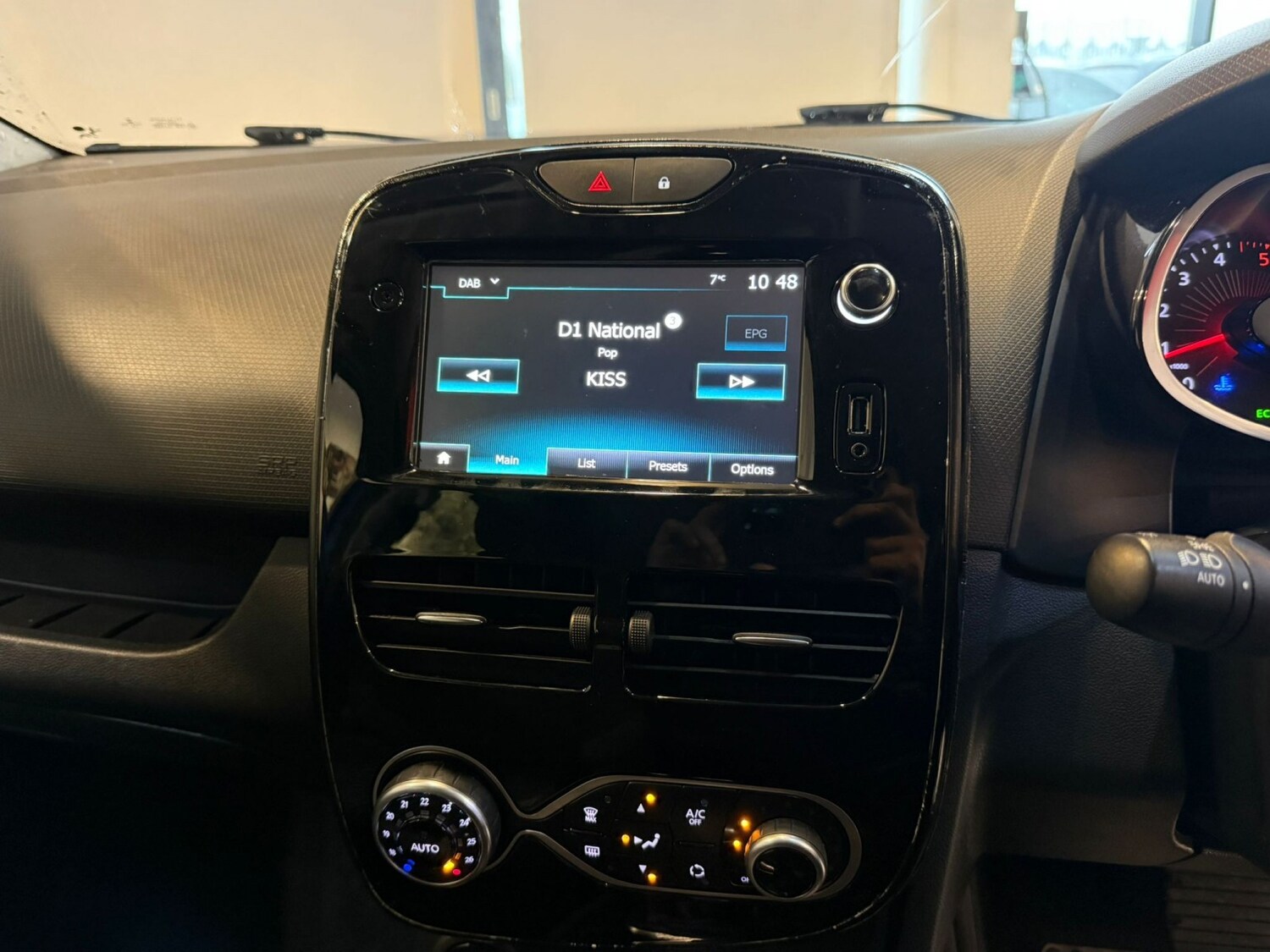 Used Renault Clio 2016 for sale - 77536069: Photo 17