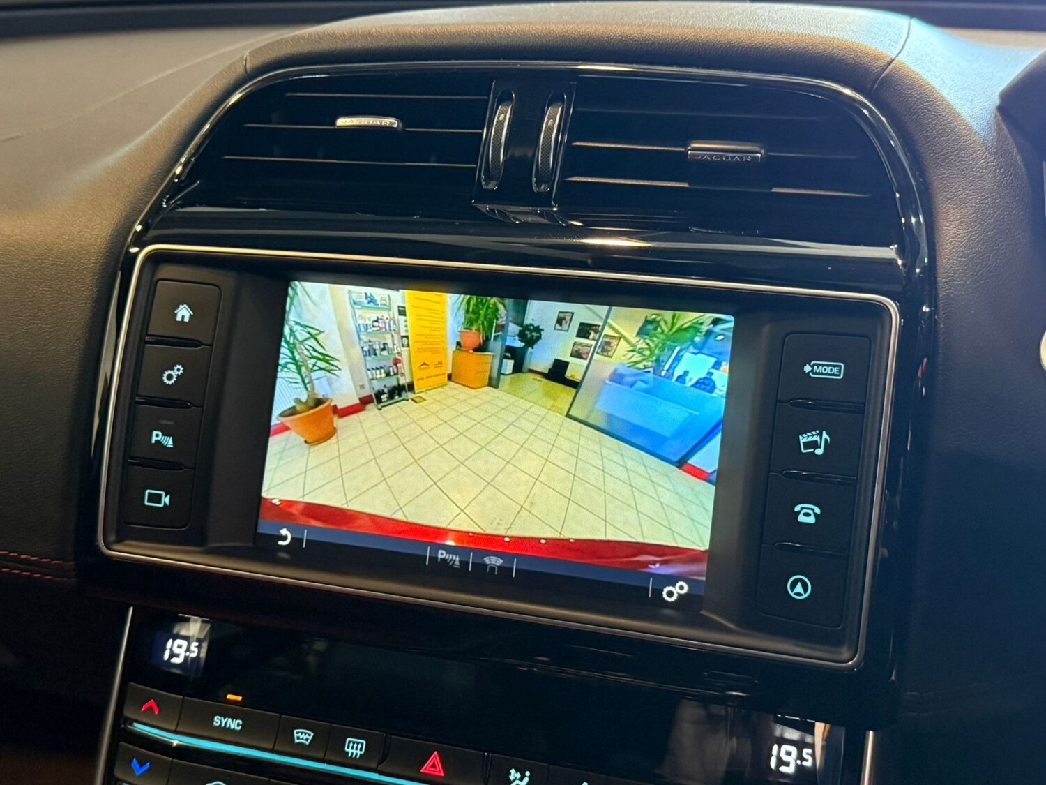 Used Jaguar XE 2017 for sale - 78112057: Photo 21