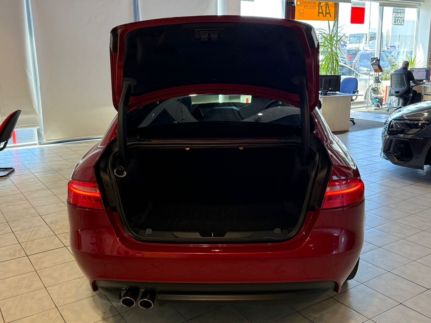 Used Jaguar XE 2017 for sale - 78112057: Photo 9