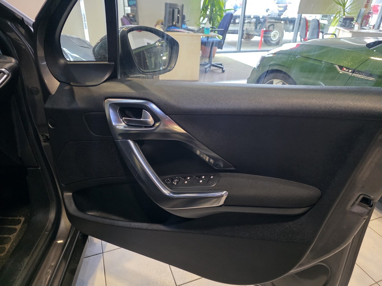 Used Peugeot 2008 2015 for sale - 77118561: Photo 15