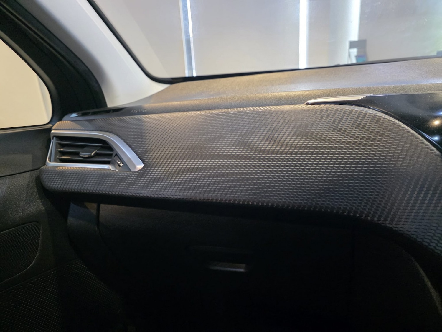 Used Peugeot 2008 2015 for sale - 77118561: Photo 18