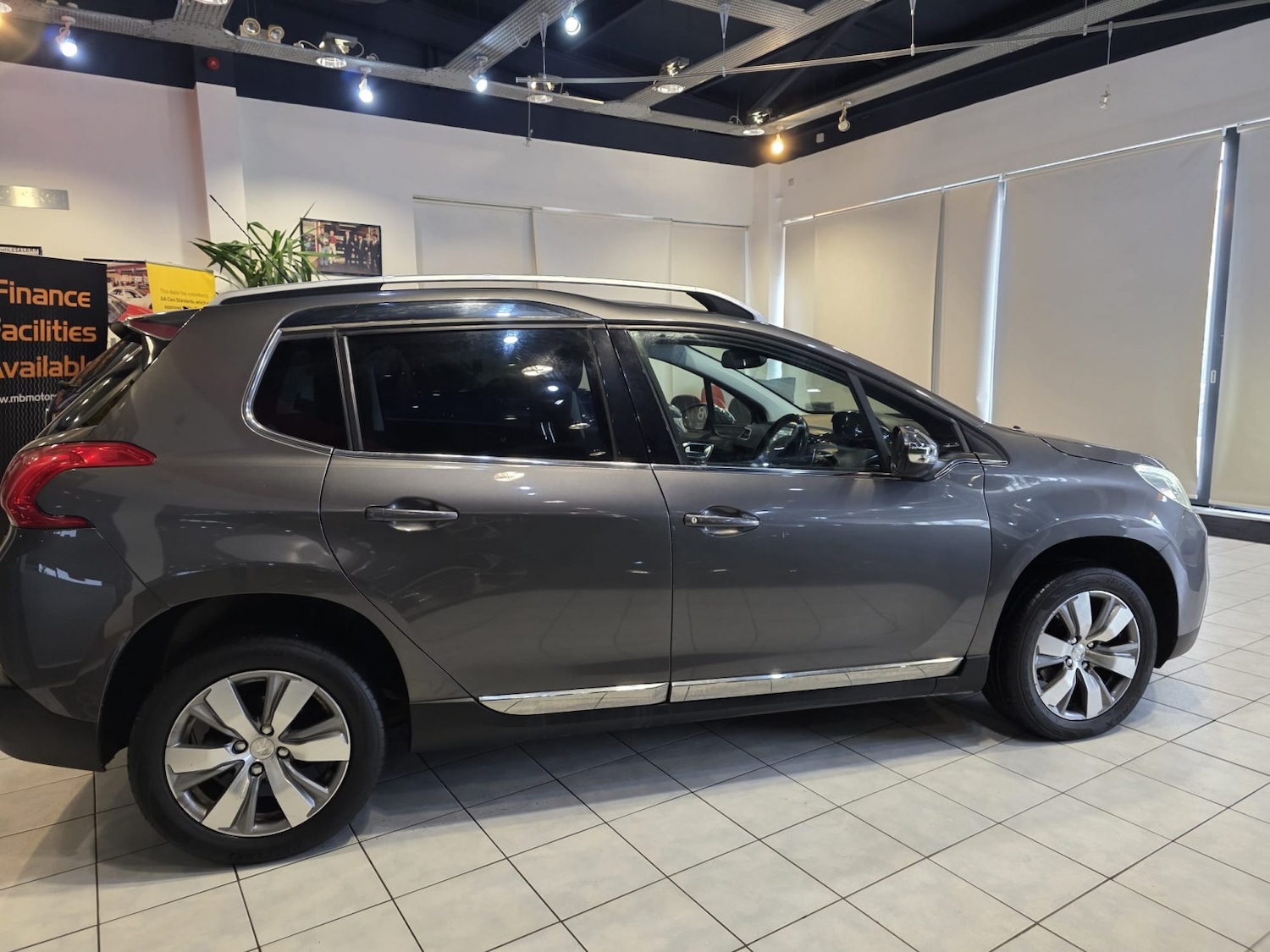 Used Peugeot 2008 2015 for sale - 77118561: Photo 4