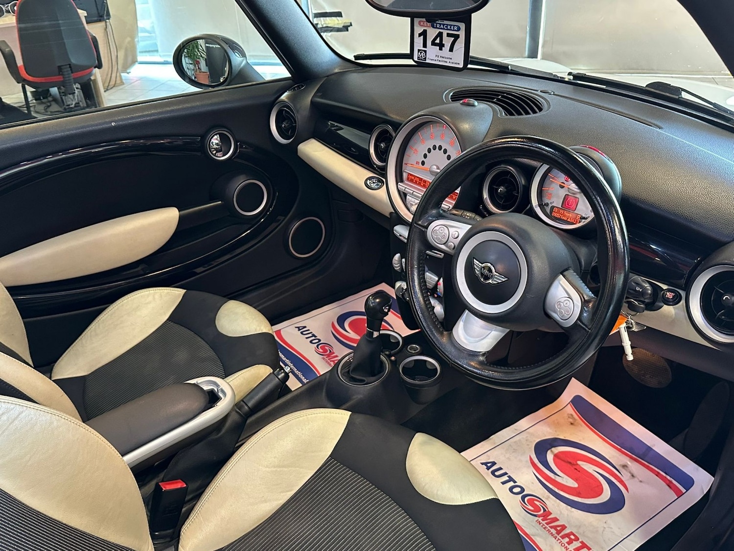 Used MINI Convertible 2010 for sale - 76656095: Photo 14