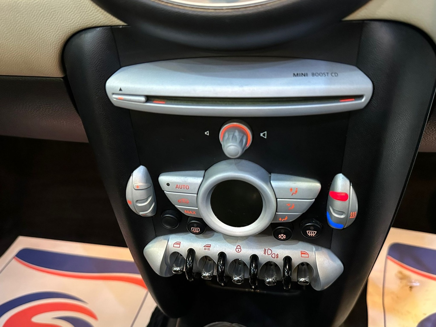 Used MINI Convertible 2010 for sale - 76656095: Photo 15