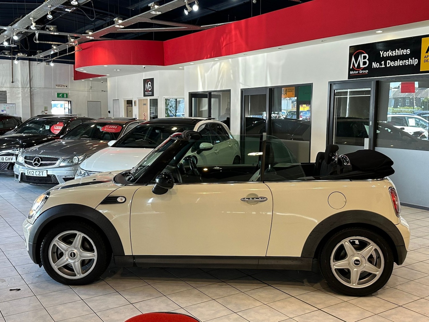 Used MINI Convertible 2010 for sale - 76656095: Photo 4