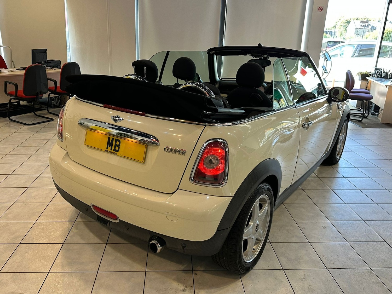 Used MINI Convertible 2010 for sale - 76656095: Photo 9