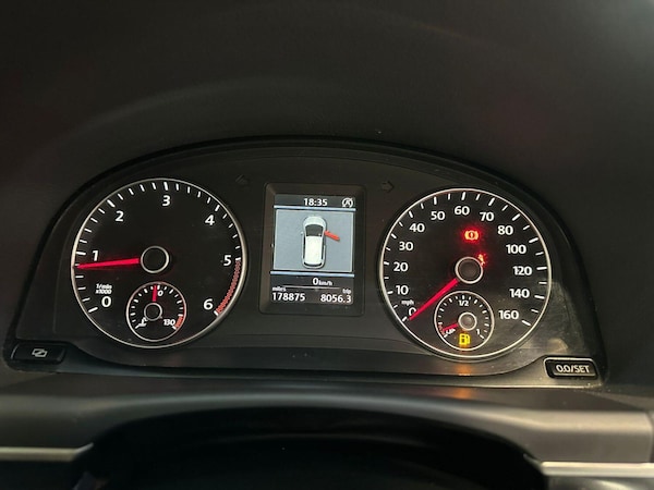 Used Volkswagen Touran 2011 for sale - 75418790: Photo 15