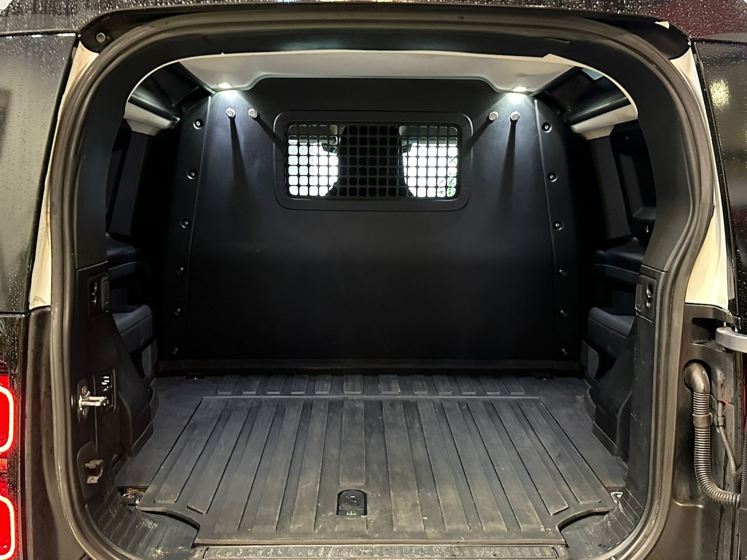 Used Land Rover Defender 2021 for sale - 77241876: Photo 15