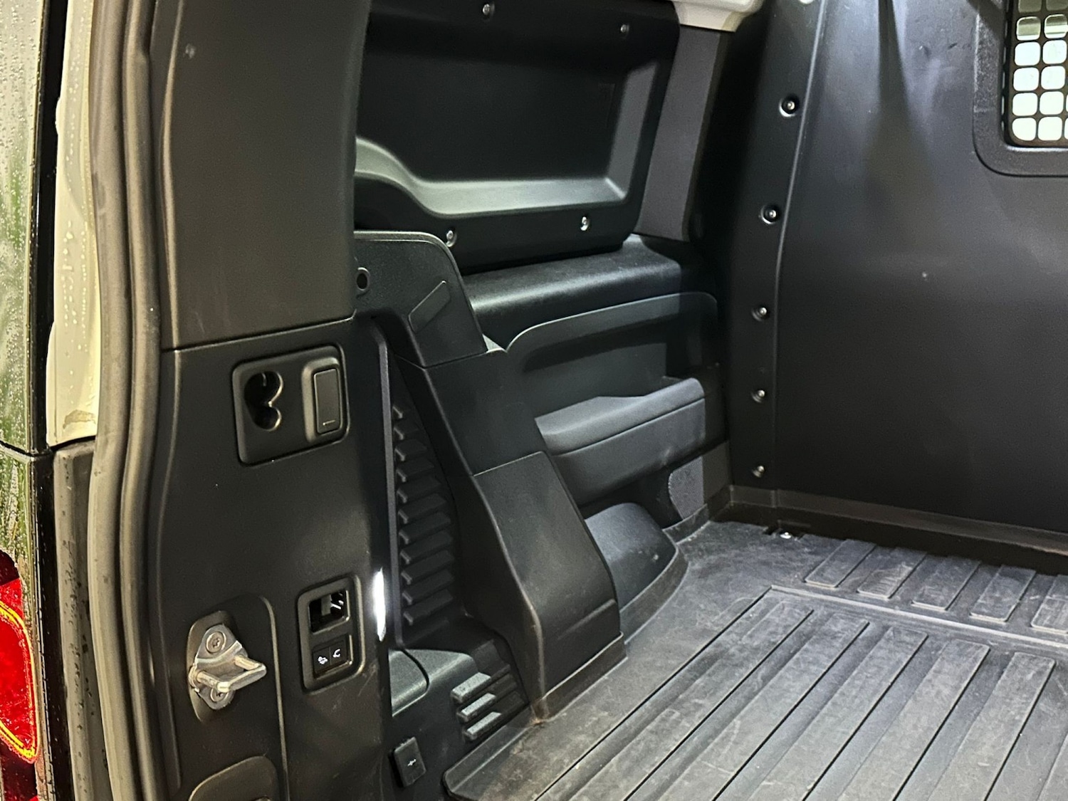 Used Land Rover Defender 2021 for sale - 77241876: Photo 16