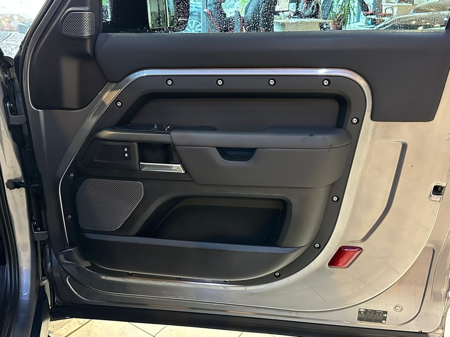 Used Land Rover Defender 2021 for sale - 77241876: Photo 18