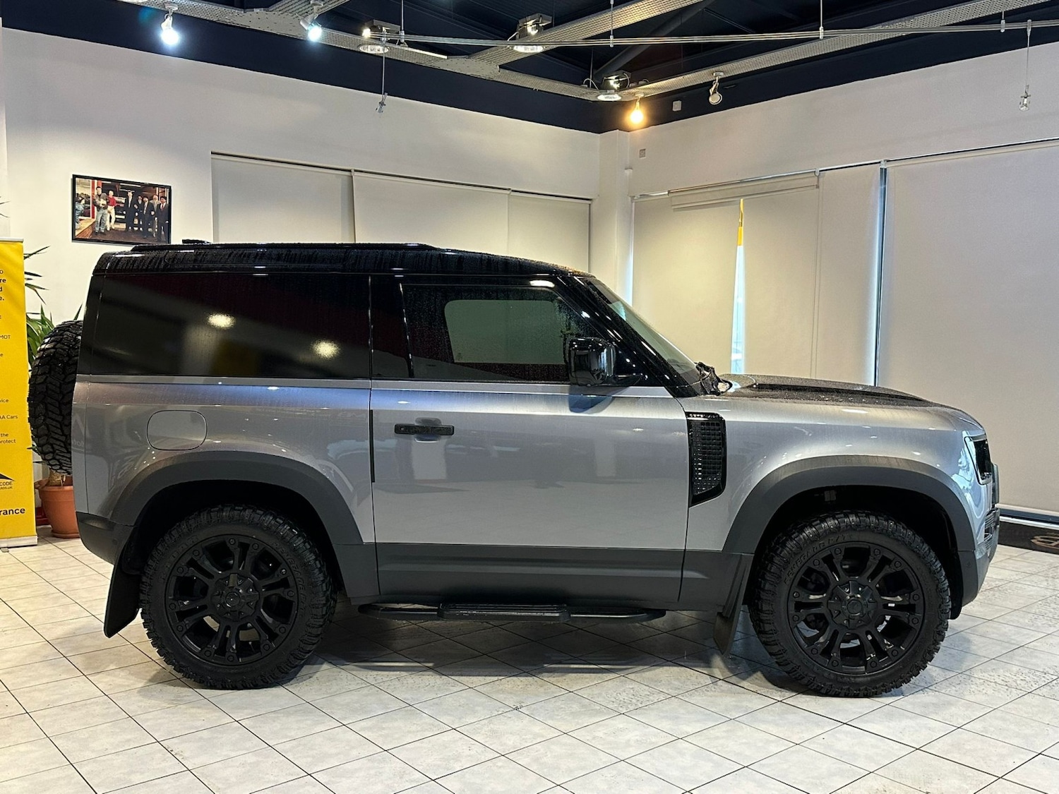 Used Land Rover Defender 2021 for sale - 77241876: Photo 4