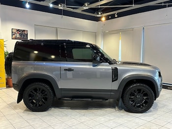 Used Land Rover Defender 2021 for sale - 77241876: Photo