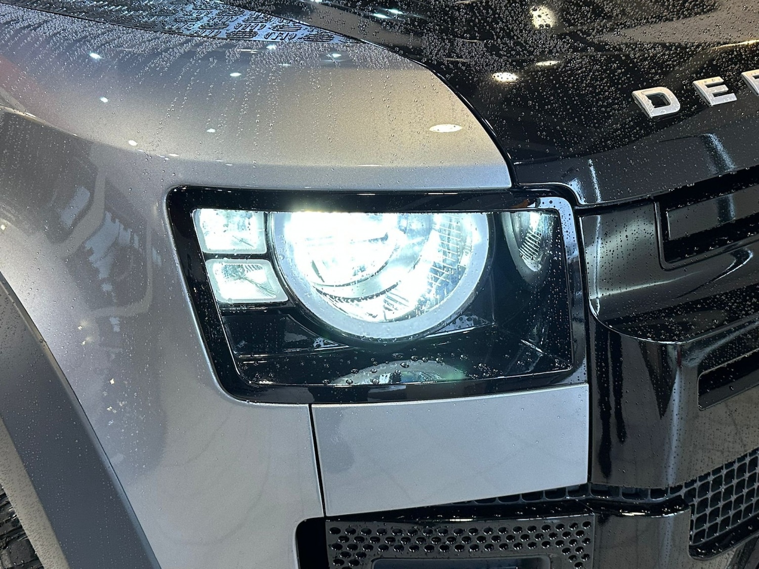 Used Land Rover Defender 2021 for sale - 77241876: Photo 6