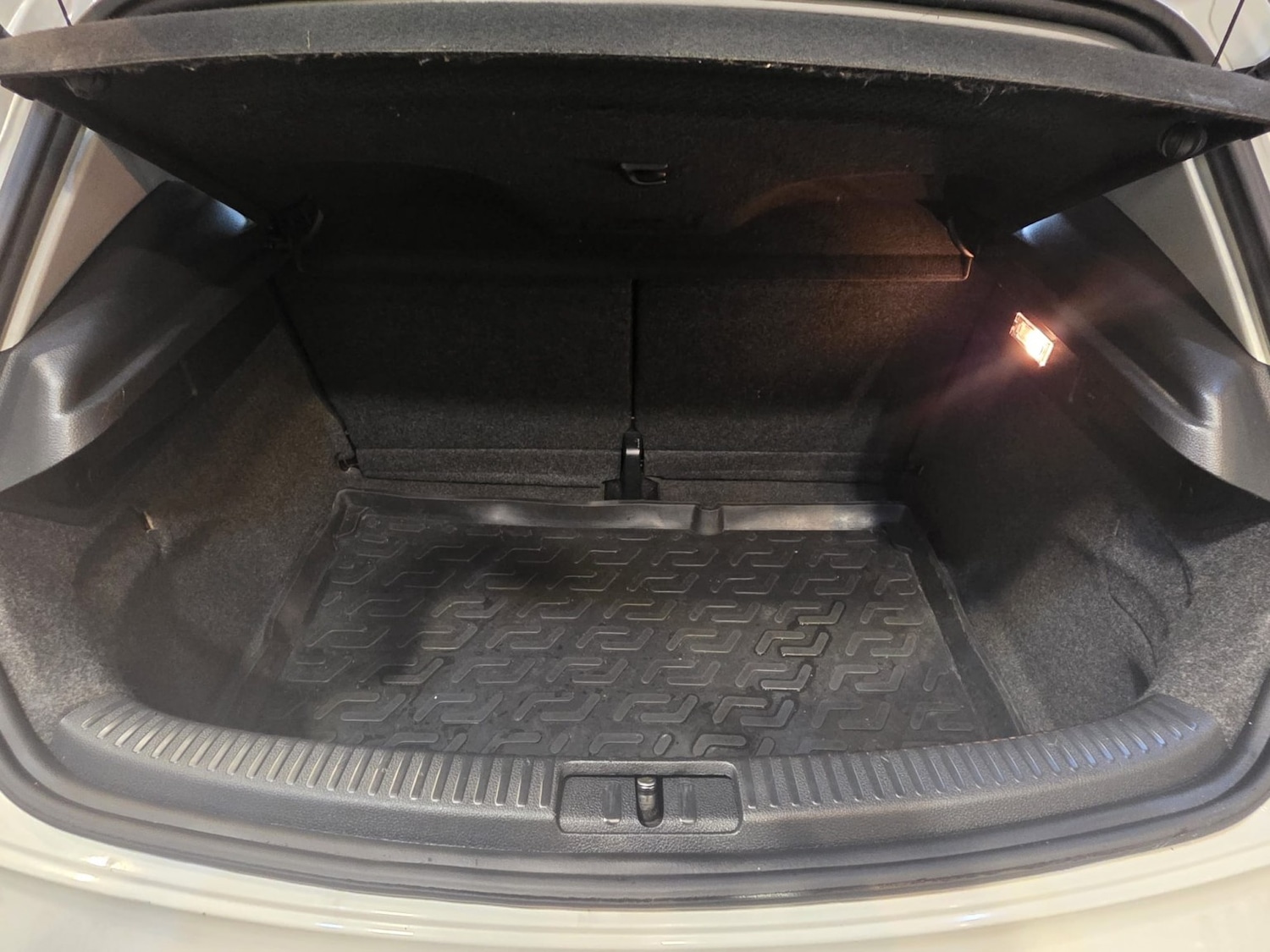 Used Volkswagen Scirocco 2010 for sale - 77595247: Photo 8