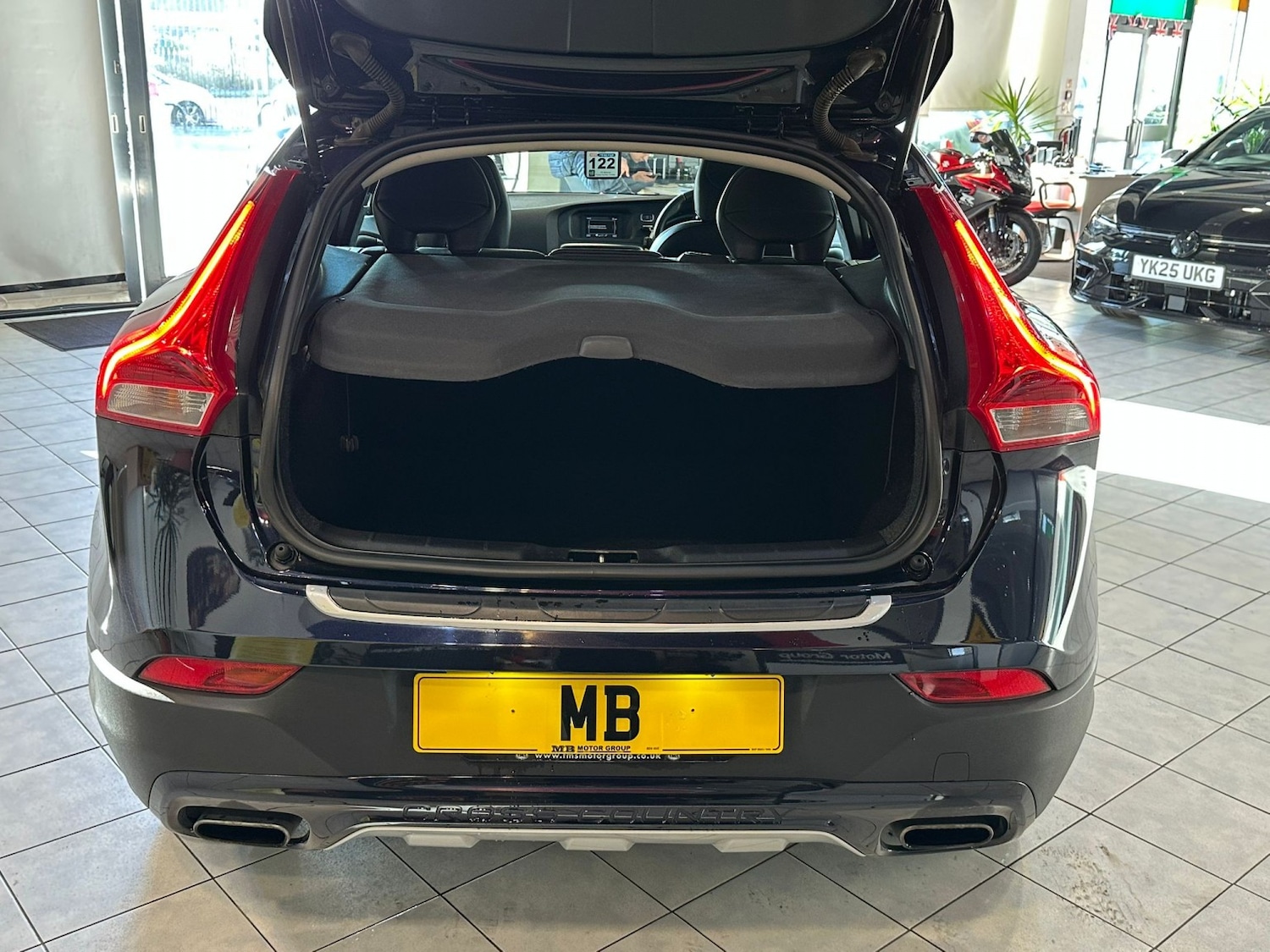 Used Volvo V40 Cross Country 2016 for sale - 76521047: Photo 8