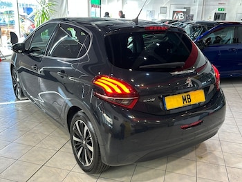 Used Peugeot 208 2018 for sale - 77650058: Photo