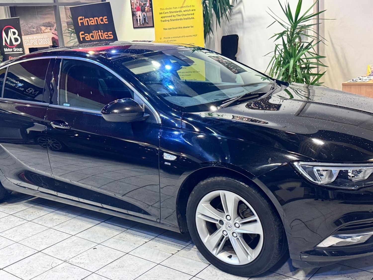 Used Vauxhall Insignia 2018 for sale - 77595237: Photo 2