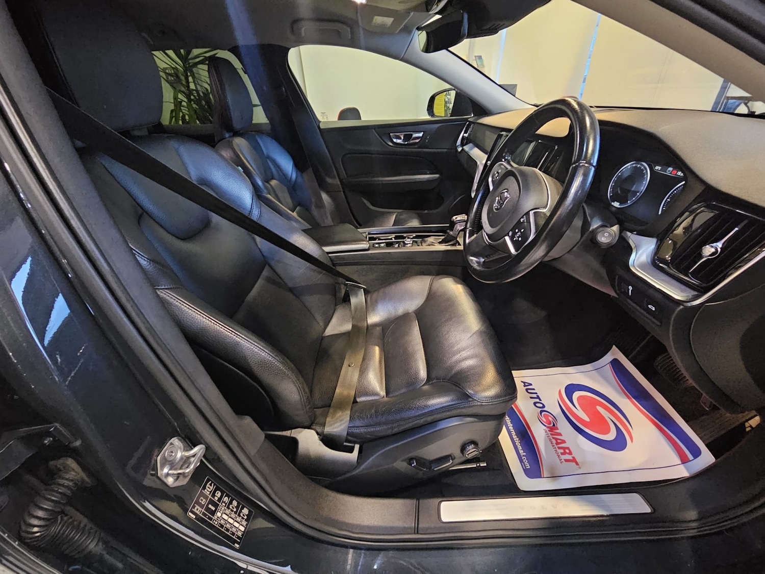 Used Volvo V60 2019 for sale - 76896895: Photo 11