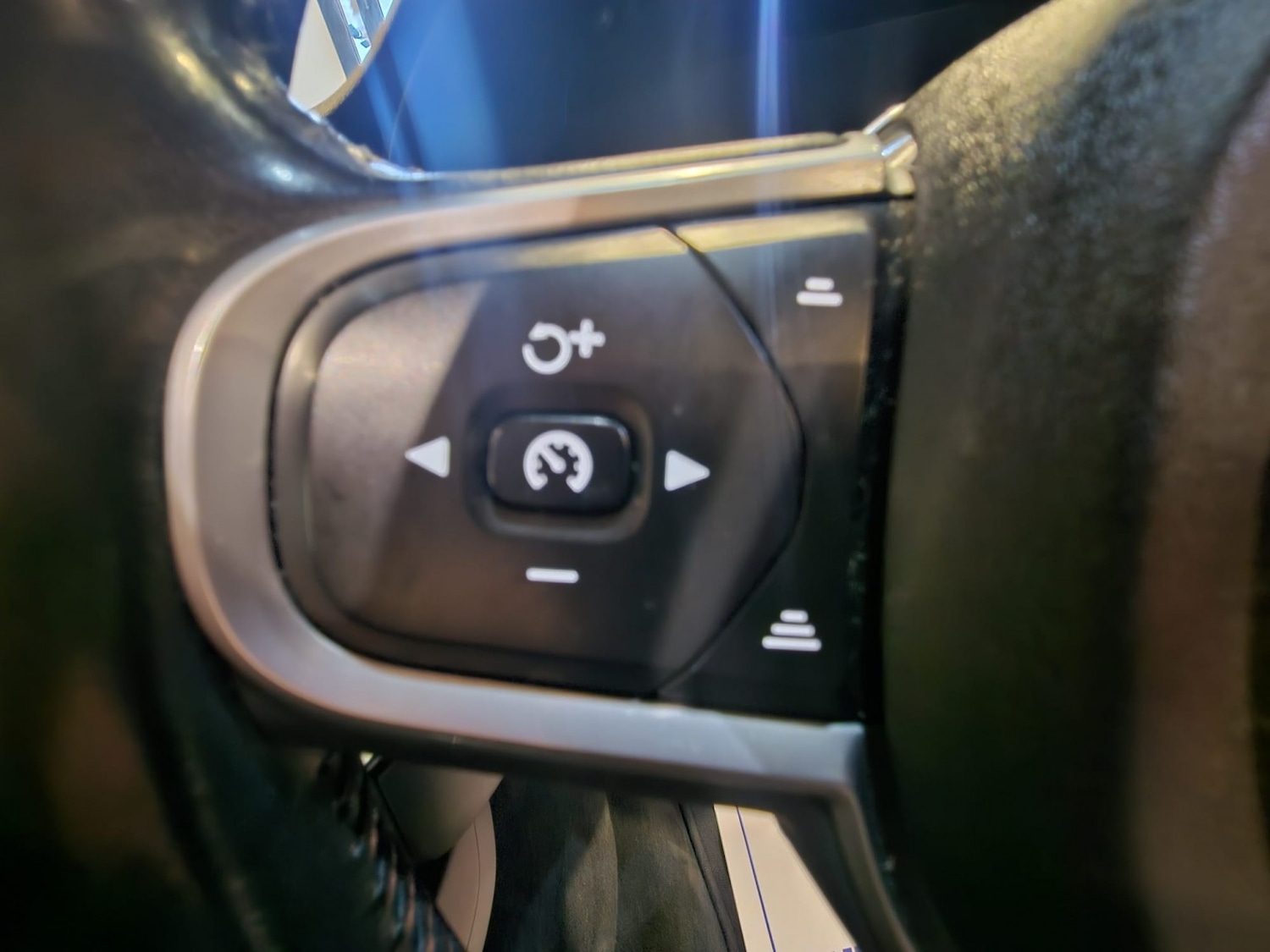 Used Volvo V60 2019 for sale - 76896895: Photo 15