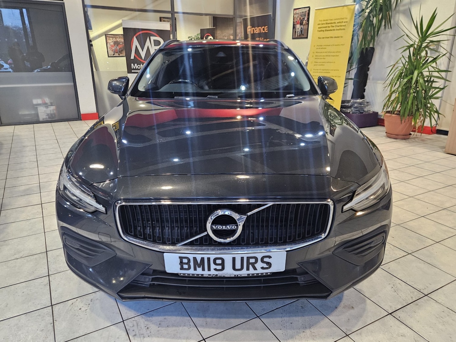 Used Volvo V60 2019 for sale - 76896895: Photo 2