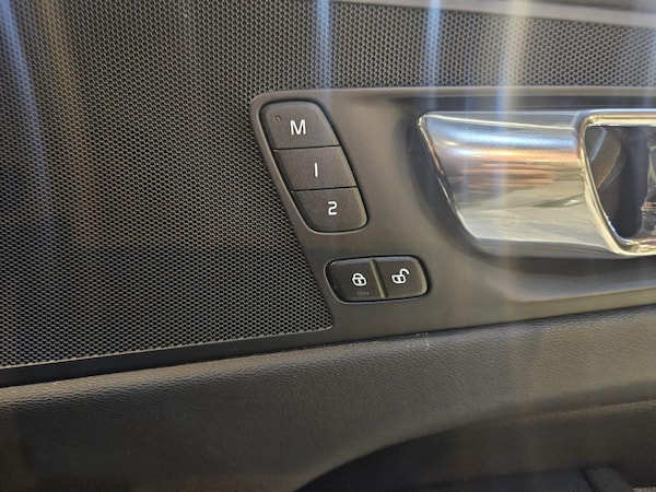 Used Volvo XC60 2017 for sale - 76305523: Photo 18